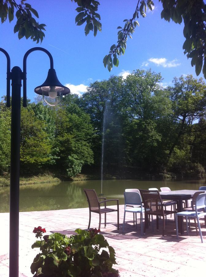 Chateau Marieville Bonneuil-Matours Exterior foto